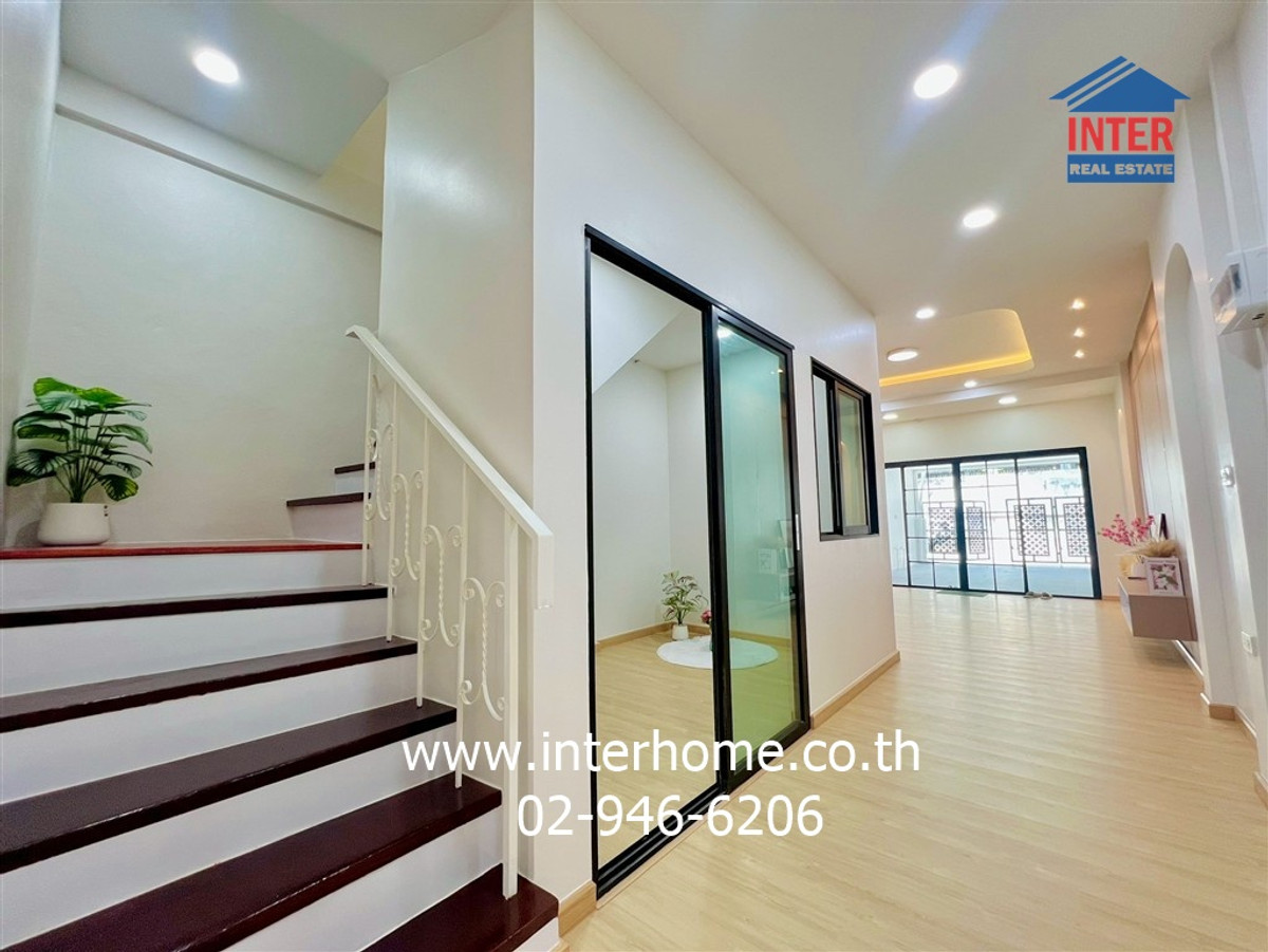 For SaleTownhomeSapankwai,Jatujak : Townhouse 2 floors, 20.2 sq.w., Yu Charoen Village Soi Inthamara 40 Vibhavadi Rangsit Road Ratchadaphisek Road, Din Daeng District, Bangkok