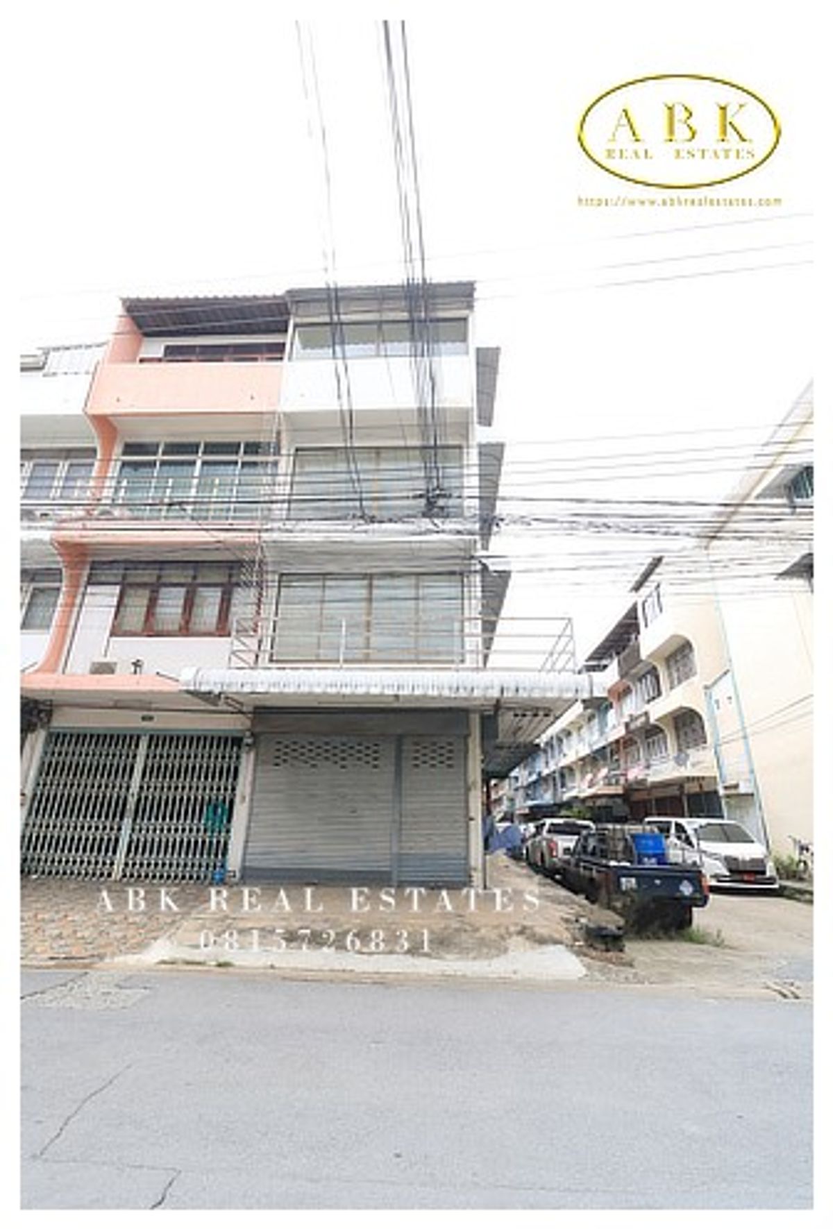 ขายอาคารพาณิชย์โชคชัย4 ลาดพร้าว71 : อาคารพาณิชย์ 4 ชั้น ห้องมุม ซ.ลาดพร้าว 64 แยก 2 ราคา 4.25 ล้านบาท