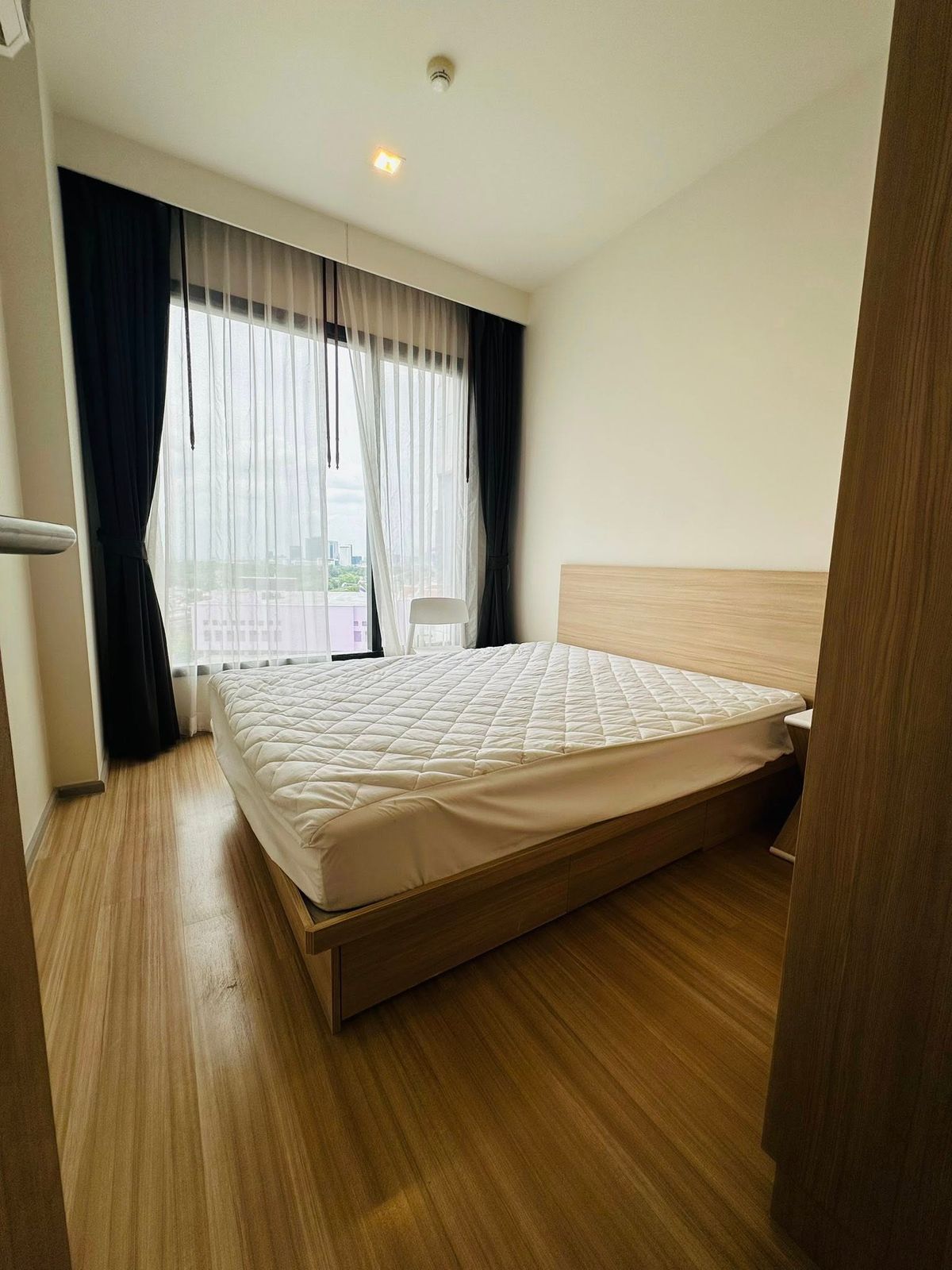 For RentCondoSapankwai,Jatujak : RENT M Jatujak 1 Bedroom 1 Bathroom 56 SQM. Beautiful room, ready to support animals near BTS Saphan Khwai only 150 meters.