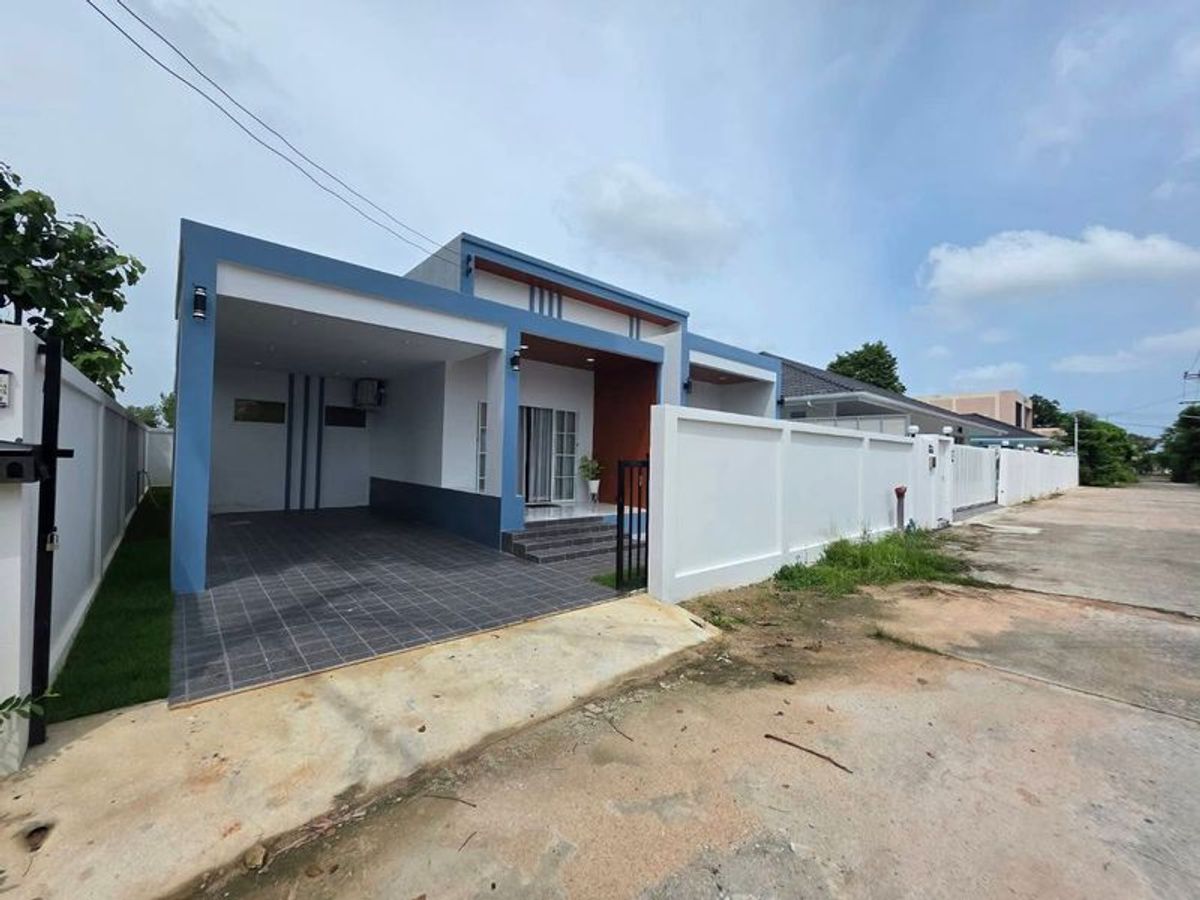 For SaleHousePattaya, Bangsaen, Chonburi : One -story house for sale, new hand, 1 hand, near the water to collect the Championship, Bang Lamung, Chon Buri