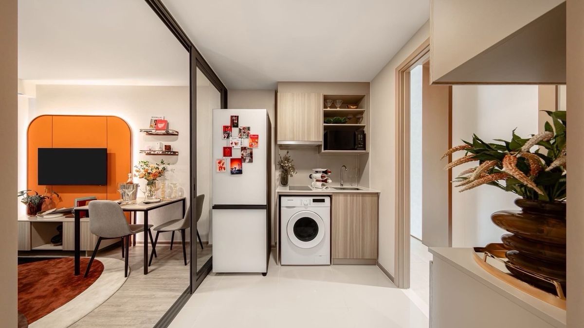 For SaleCondoRatchadapisek, Huaikwang, Suttisan : 𝐓𝐡𝐞 𝐁𝐚𝐬𝐞 𝐑𝐚𝐭𝐜𝐡𝐚𝐝𝐚 𝟏𝟗 Size 30 SQ.M 1 BED 1 Bath only 2.49 MB only. Contact 086-795-9997 (Jimmy)