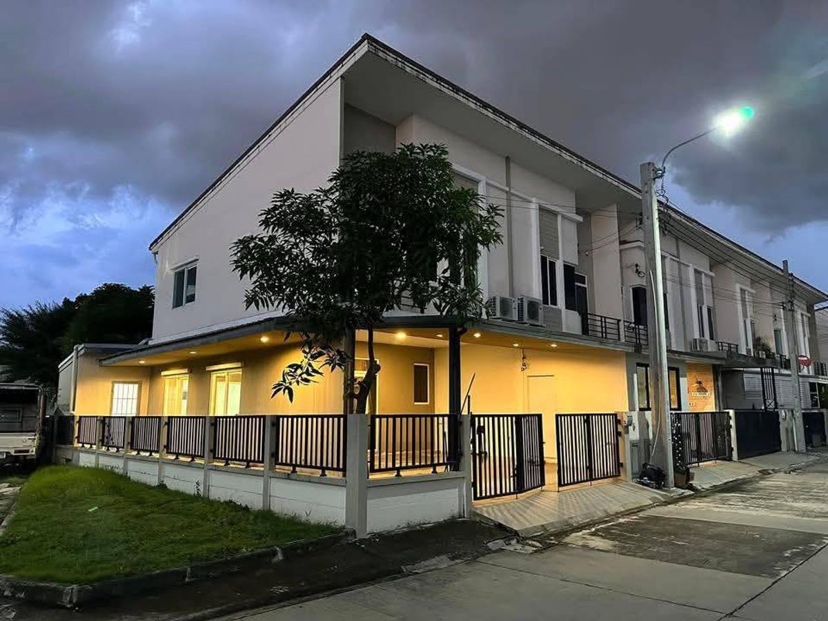 ให้เช่าทาวน์โฮมสมุทรปราการ สำโรง : ให้เช่า ทาวน์โฮม 2 ชั้น หลังมุม ม.Casa City บางนา สภาพดี เหมาะสำหรับพักอาศัย ราคา 25,000 บาท