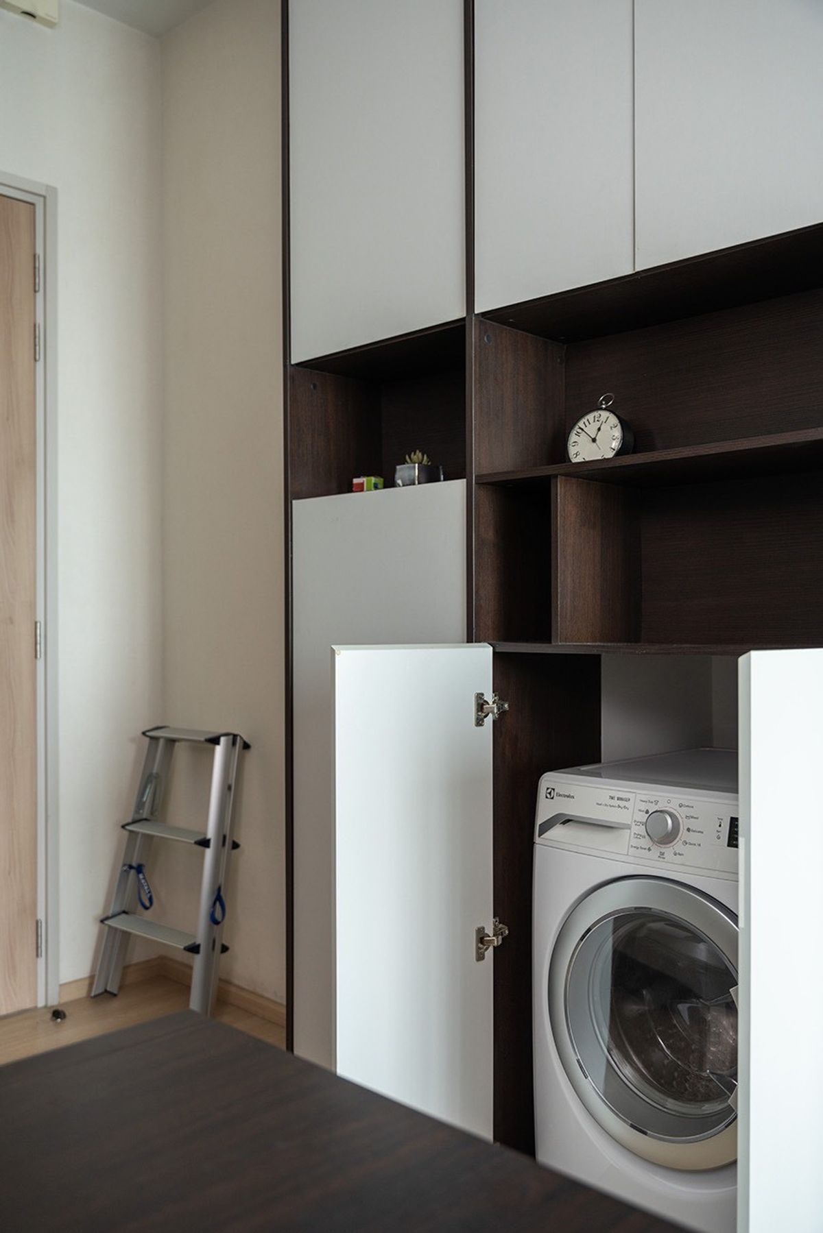 For RentCondoRama9, Petchburi, RCA :  ★ The capital Ekamai-Thonglor ★ 32 sq m., 12th floor (1 bedroom, 1bathroom), ★near department store EmQuartier★Near Central Rama 9★Airport Link and the Saen Saep Canal passenger boat is convenient ★ Complete with electrical appliances ★