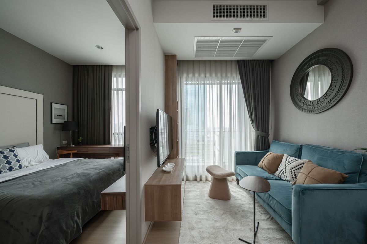 For RentCondoRama9, Petchburi, RCA :  ★ The capital Ekamai-Thonglor ★ 32 sq m., 12th floor (1 bedroom, 1bathroom), ★near department store EmQuartier★Near Central Rama 9★Airport Link and the Saen Saep Canal passenger boat is convenient ★ Complete with electrical appliances ★