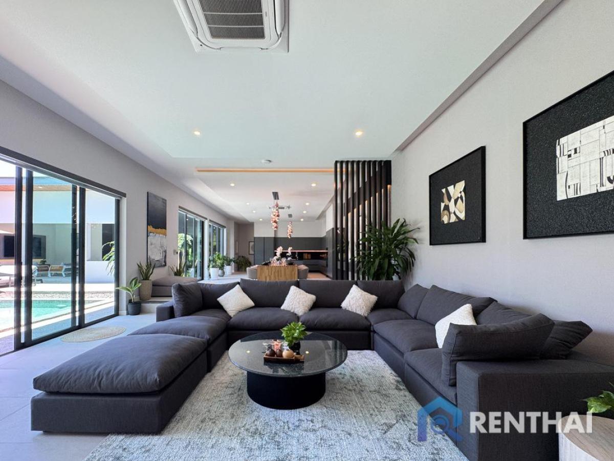 For SaleHousePattaya, Bangsaen, Chonburi : Spacious & Stylish Villa in Pattaya on a Large Land Plot