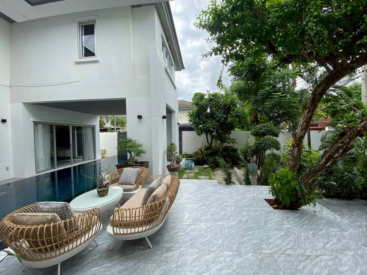 HousePattanakan, Srinakarin : Sell/rent the Noble Tara Phatthanakan Village (400 meters)