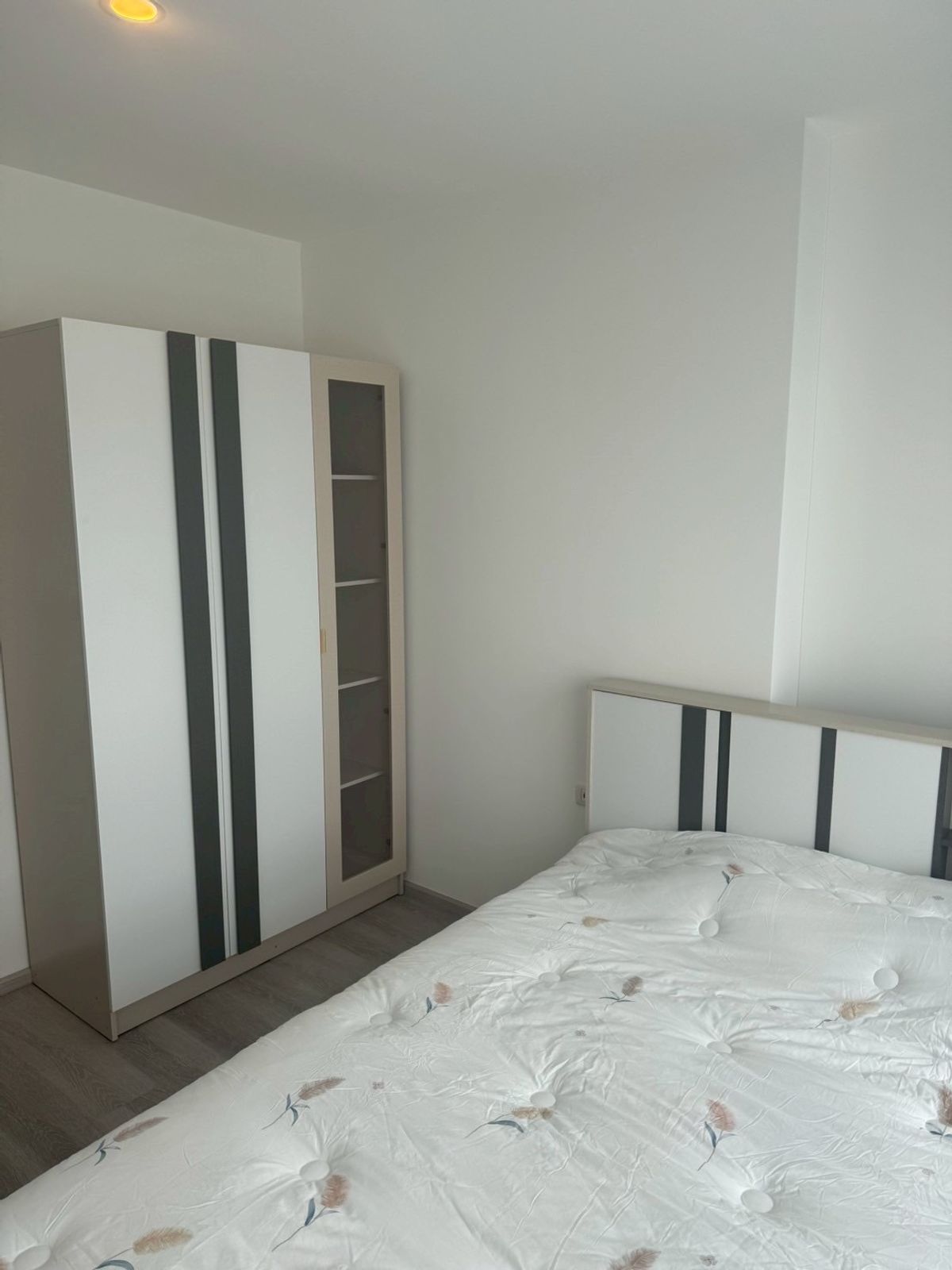 For RentCondoThaphra, Talat Phlu, Wutthakat : 🔴15,000 ฿ 🔴 𝐄𝐥𝐢𝐨 𝐒𝐚𝐭𝐡𝐨𝐫𝐧 𝐒𝐚𝐭𝐡𝐨𝐫𝐧 𝐒𝐚𝐭𝐡𝐨𝐫𝐧 𝐒𝐚𝐭𝐡𝐨𝐫𝐧 ┃ ┃ ┃ Ellio Sathorn -Wutthakat ✅ Near BTS Wutthakasai 🙏 Interested to say hello (very fast answer): 📱 Property code 6806-1403 📱: ID LINE:@bbcondo88
