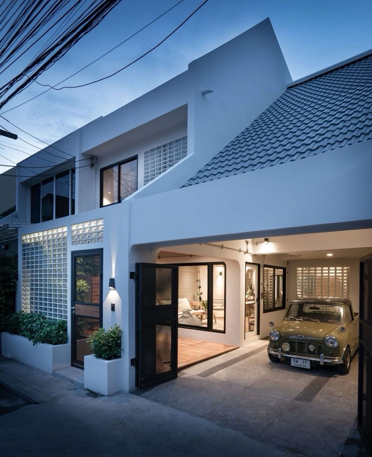 For SaleHouseOnnut, Udomsuk : 📢👇Sell with tenant til july 26
One of the most sought after area in Bangkok, easily traveling to Ekamai-Thonglor , near exit and entrance of the expressway 