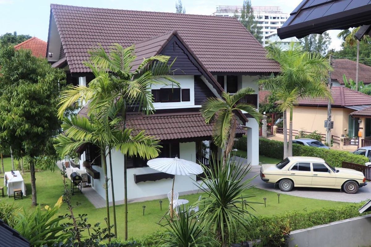 ให้เช่าบ้านเชียงใหม่ : ให้เช่าบ้านเดี่ยว 2 ชั้น 3 ห้องนอน 2 ห้องน้ำ 1  ห้องครัว  2  ที่จอดรถ ขนาดที่ดิน   124 ตรว.  ราคาเช่าเดือนละ 40,000 บาท