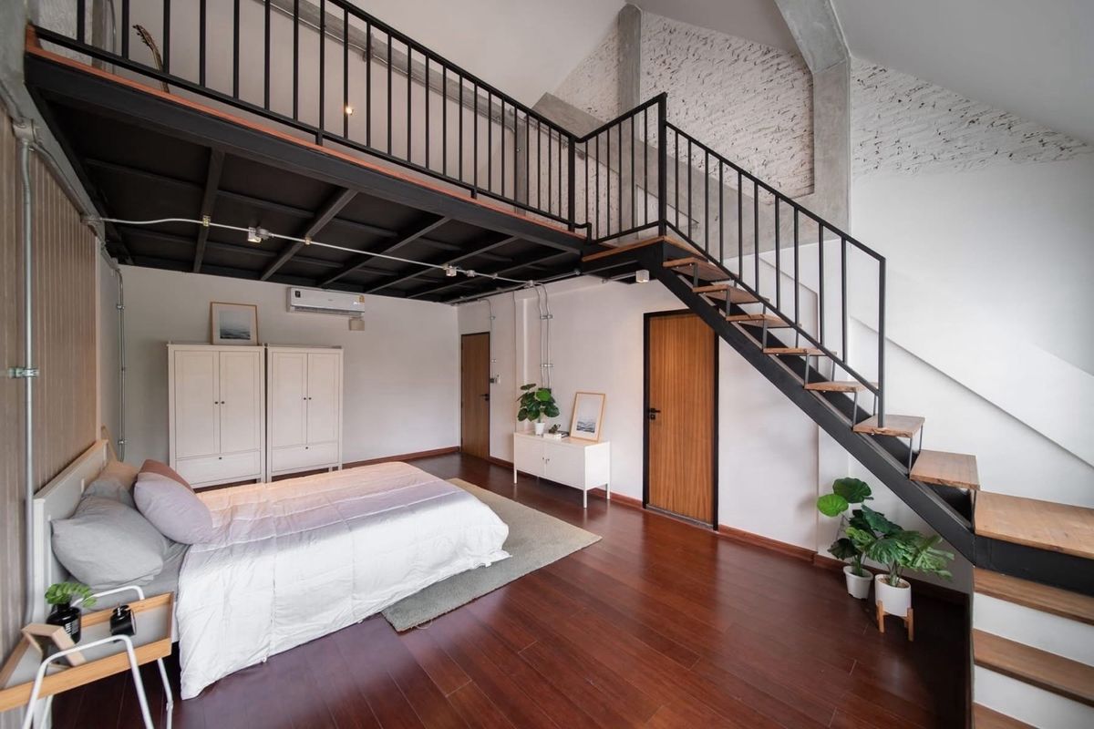 For SaleHouseOnnut, Udomsuk : 📢👇Sell with tenant til july 26
One of the most sought after area in Bangkok, easily traveling to Ekamai-Thonglor , near exit and entrance of the expressway 