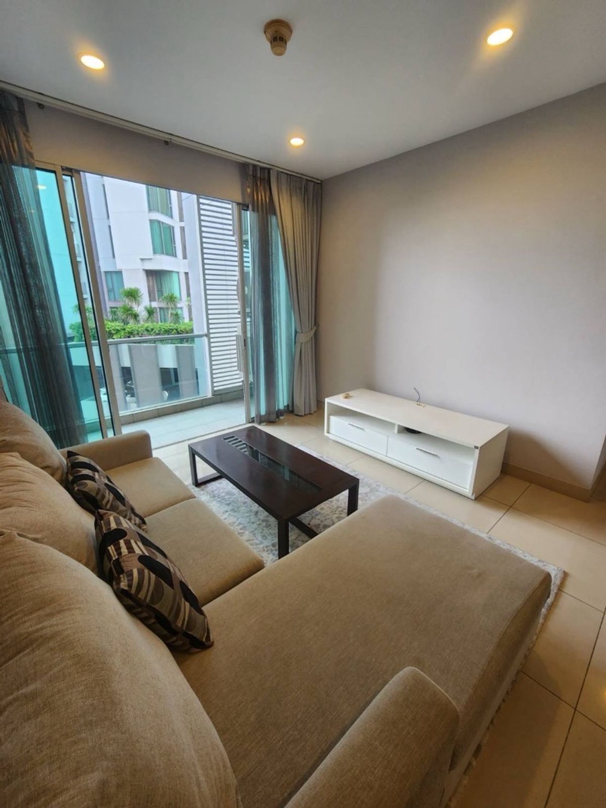 For SaleCondoSathorn, Narathiwat : 📢👇Sell with tenant til 31 July  2026.  Condo for Sale in a Prime Location! Ideal for families or investors, just minutes from BTS Chong Nonsi and Central Rama 3.