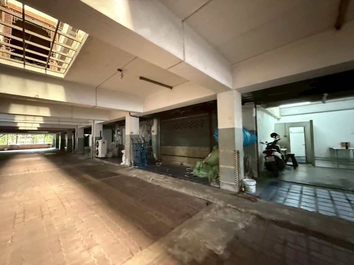 ขายอาคารพาณิชย์สยาม จุฬา สามย่าน : ขายอาคารพาณิชย์ 4 ชั้น 2 คูหา ใกล้ตลาดโบ้เบ้ ซอยวัดบรมนิวาส แยก2 เหมาะลงทุน