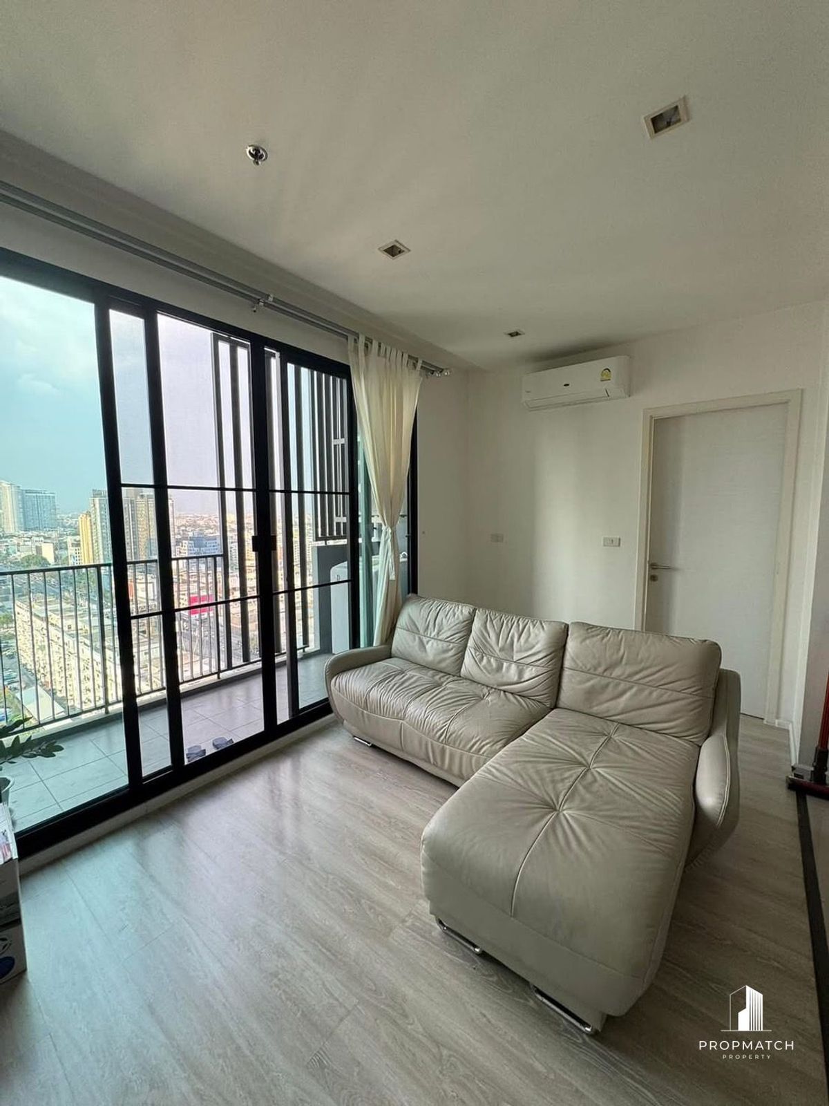ขายคอนโดรัชดา ห้วยขวาง : ✨Flash Deal ✨Quinn Ratchada 17 (1Bed1Bath45SQM.) พร้อมอยู่ ! เพียง 3,990,000 บาท Tel.0981315848 @propmatch