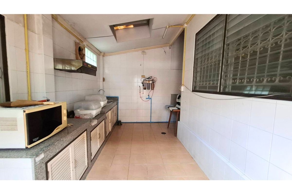 ขายทาวน์โฮมโชคชัย4 ลาดพร้าว71 : ทาวน์เฮ้าส์ 2 ชั้น หมู่บ้านเพิ่มพูน ซ.นาคนิวาส57 ใกล้เซ็นทรัลเฟสติวัล อีสต์วิลล์ โลตัส เลียบทางด่วนรามอินทรา  ลาดพร้าว ใกล้รถไฟฟ้าสายสีเหลือง สถานีโชคชัย 4 