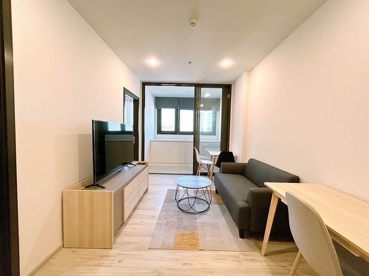 For RentCondoRatchadapisek, Huaikwang, Suttisan : XT Huai Khwang | Fully furnished, ready to move in, near MRT Huai Khwang, 1 large bedroom, only 23,000 baht/month!