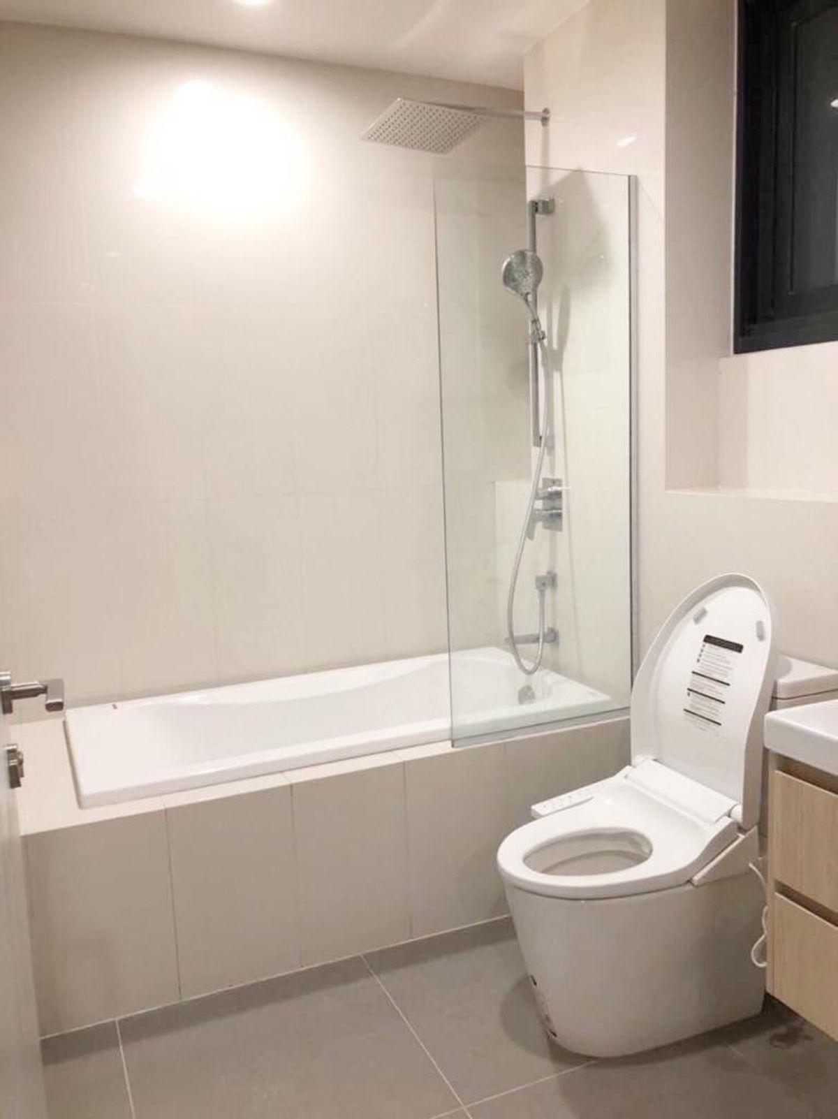 ให้เช่าคอนโดสุขุมวิท อโศก ทองหล่อ : ให้เช่า Oka Haus สุขุมวิท 36 2 ห้องนอน 50 ตรม. ห้องมุม วิวแม่น้ำพาโนรามา