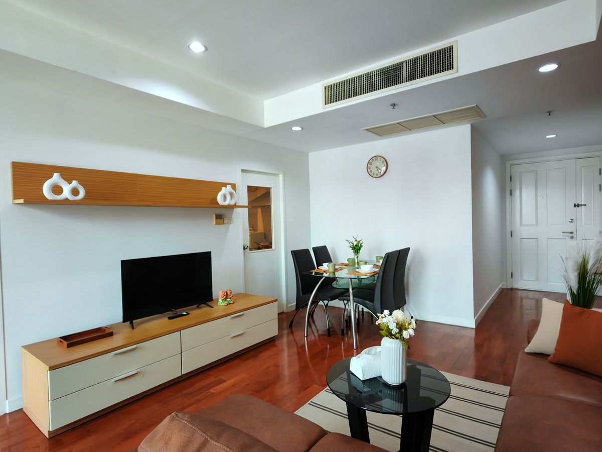 CondoSukhumvit, Asoke, Thonglor : Urgent sell 1 Bed Newly Renovated Baan Siri 24, BTS Phromphong, only 10 MB