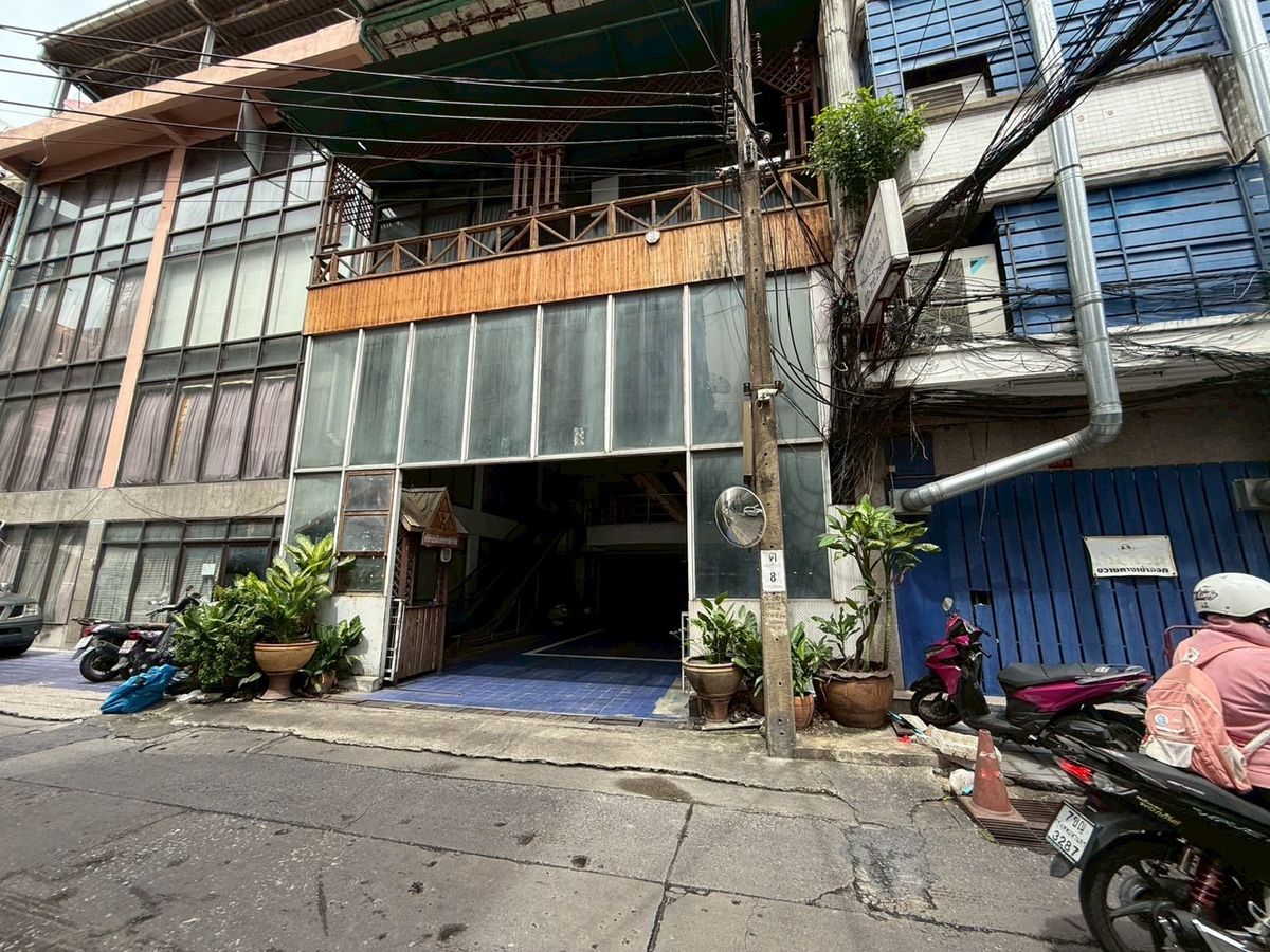 ขายอาคารพาณิชย์สยาม จุฬา สามย่าน : ขายอาคารพาณิชย์ 4 ชั้น 2 คูหา ใกล้ตลาดโบ้เบ้ ซอยวัดบรมนิวาส แยก2 เหมาะลงทุน