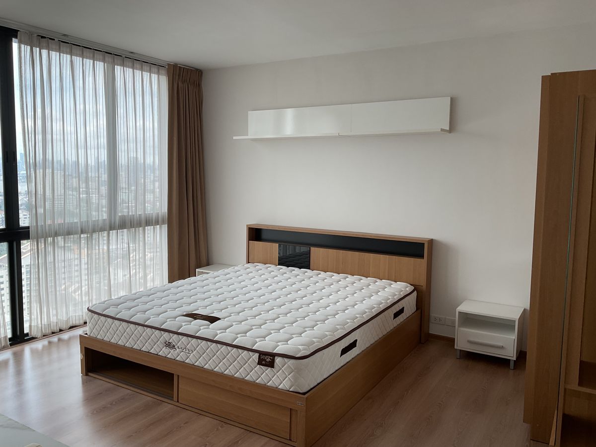 ให้เช่าคอนโดลาดพร้าว เซ็นทรัลลาดพร้าว : ให้เช่า 🌈✨  The Issara Ladprao 1 bed 1 bath 52 Sq.m 22,000 บาท ชั้นสูงทิศใต้ โทร 092-2462653 Donut