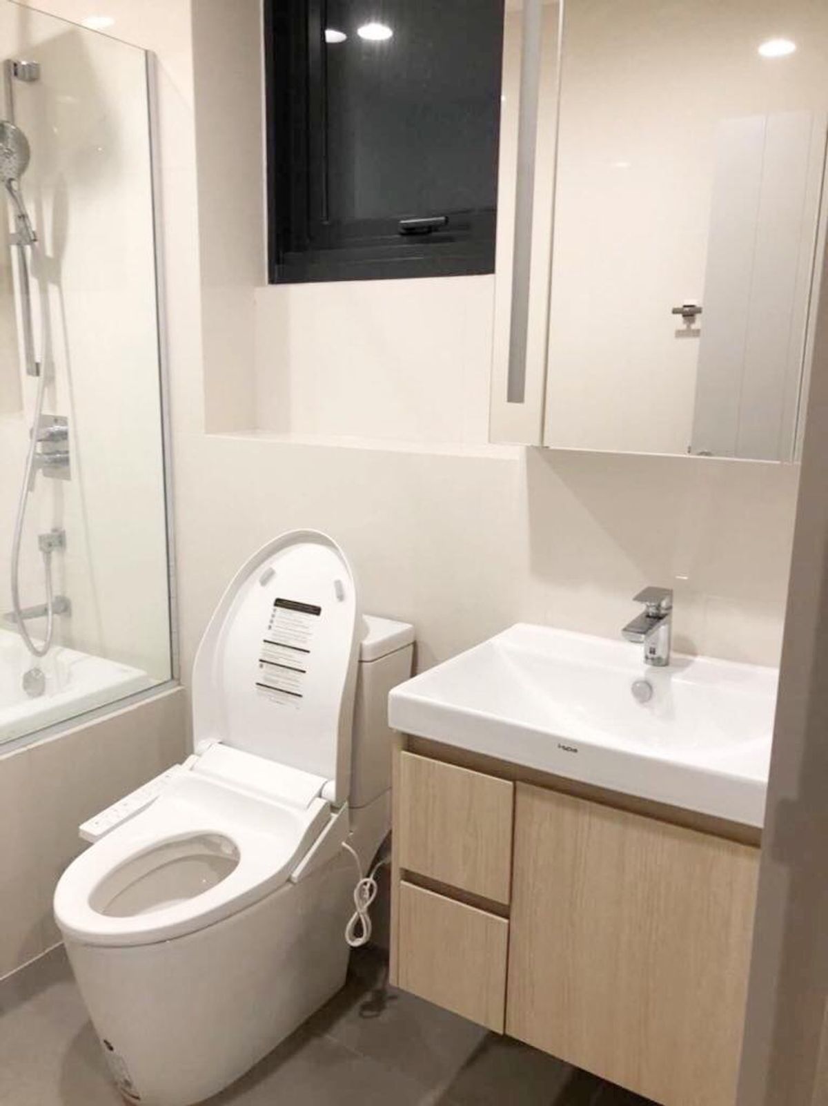 ให้เช่าคอนโดสุขุมวิท อโศก ทองหล่อ : ให้เช่า Oka Haus สุขุมวิท 36 2 ห้องนอน 50 ตรม. ห้องมุม วิวแม่น้ำพาโนรามา