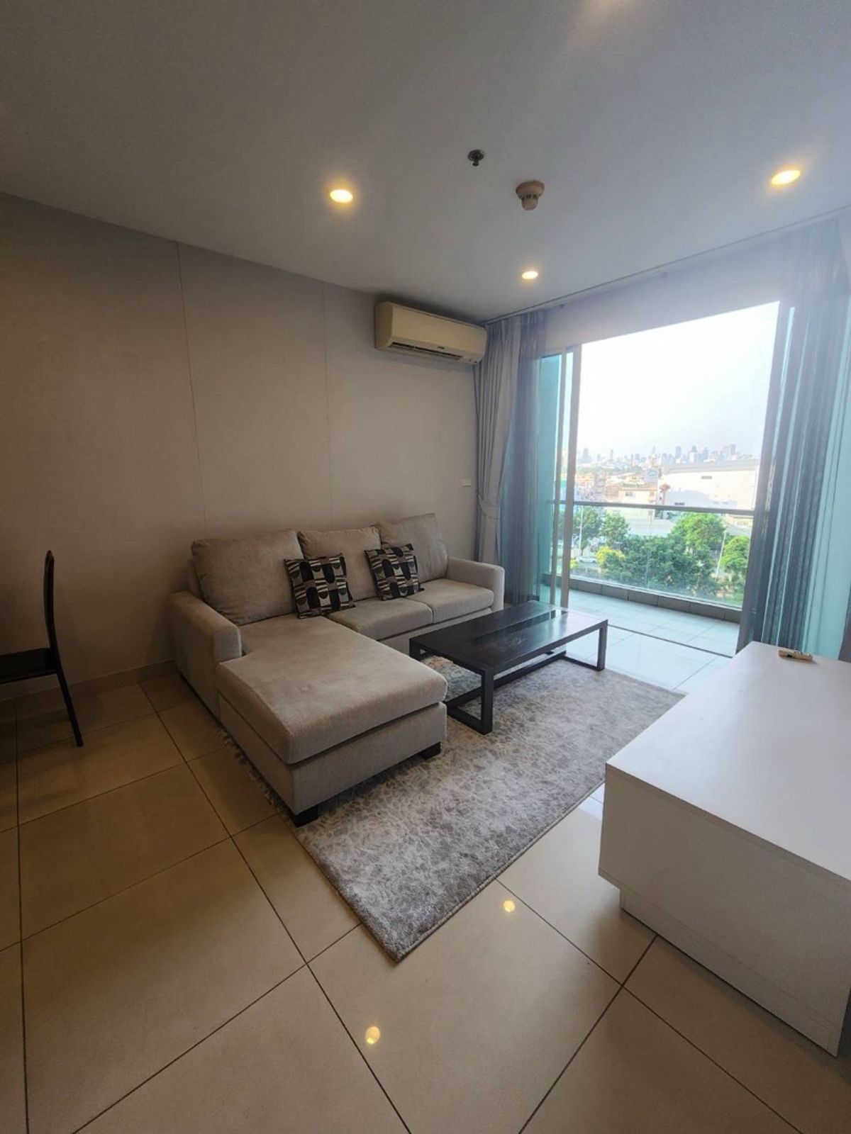 For SaleCondoSathorn, Narathiwat : 📢👇Sell with tenant til 31 July  2026.  Condo for Sale in a Prime Location! Ideal for families or investors, just minutes from BTS Chong Nonsi and Central Rama 3.