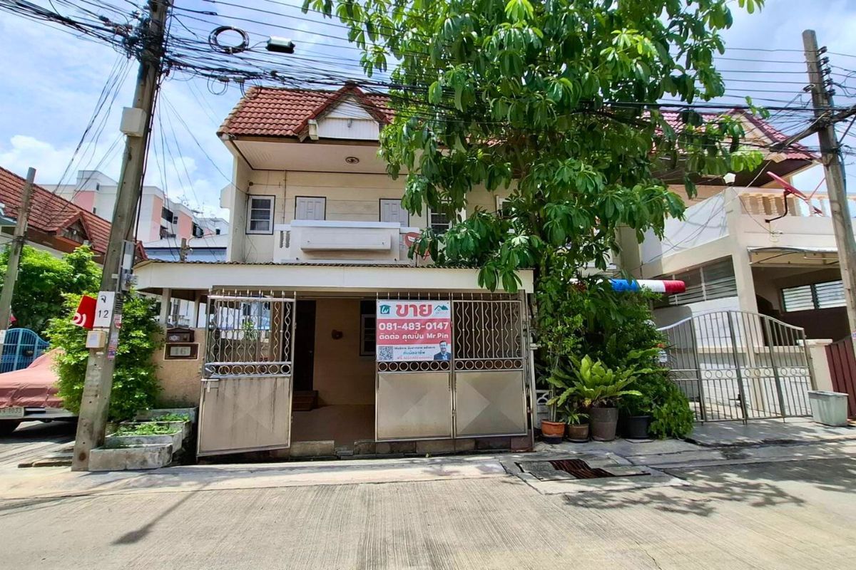 ขายทาวน์โฮมโชคชัย4 ลาดพร้าว71 : ทาวน์เฮ้าส์ 2 ชั้น หมู่บ้านเพิ่มพูน ซ.นาคนิวาส57 ใกล้เซ็นทรัลเฟสติวัล อีสต์วิลล์ โลตัส เลียบทางด่วนรามอินทรา  ลาดพร้าว ใกล้รถไฟฟ้าสายสีเหลือง สถานีโชคชัย 4 