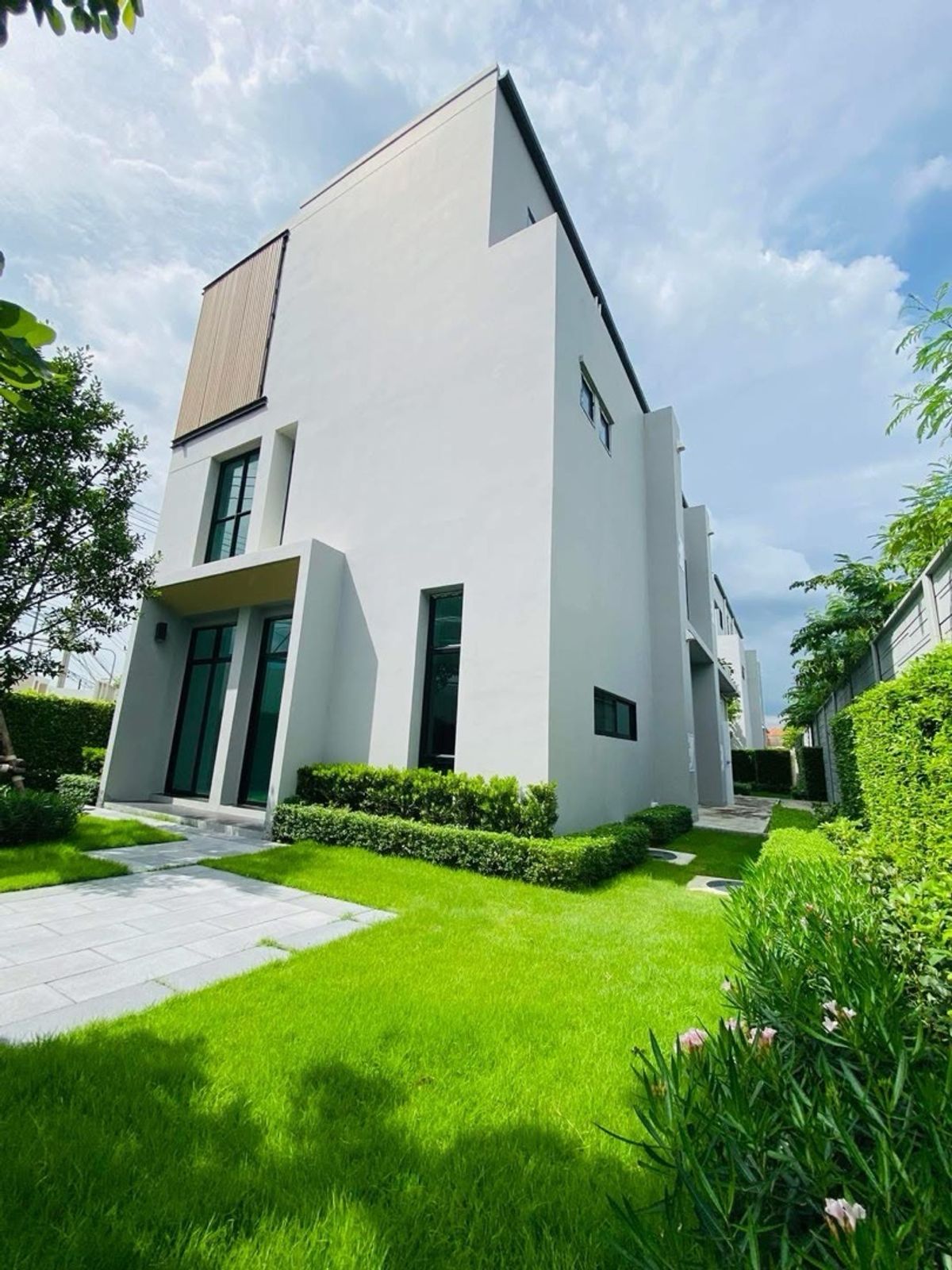 ให้เช่าบ้านนนทบุรี บางใหญ่ บางบัวทอง : THE MASTER ราชพฤกษ์ – สะพานเจษฎาบดินทร์ ให้เช่า บ้านเดี่ยว 3 ชั้นสุดหรู 