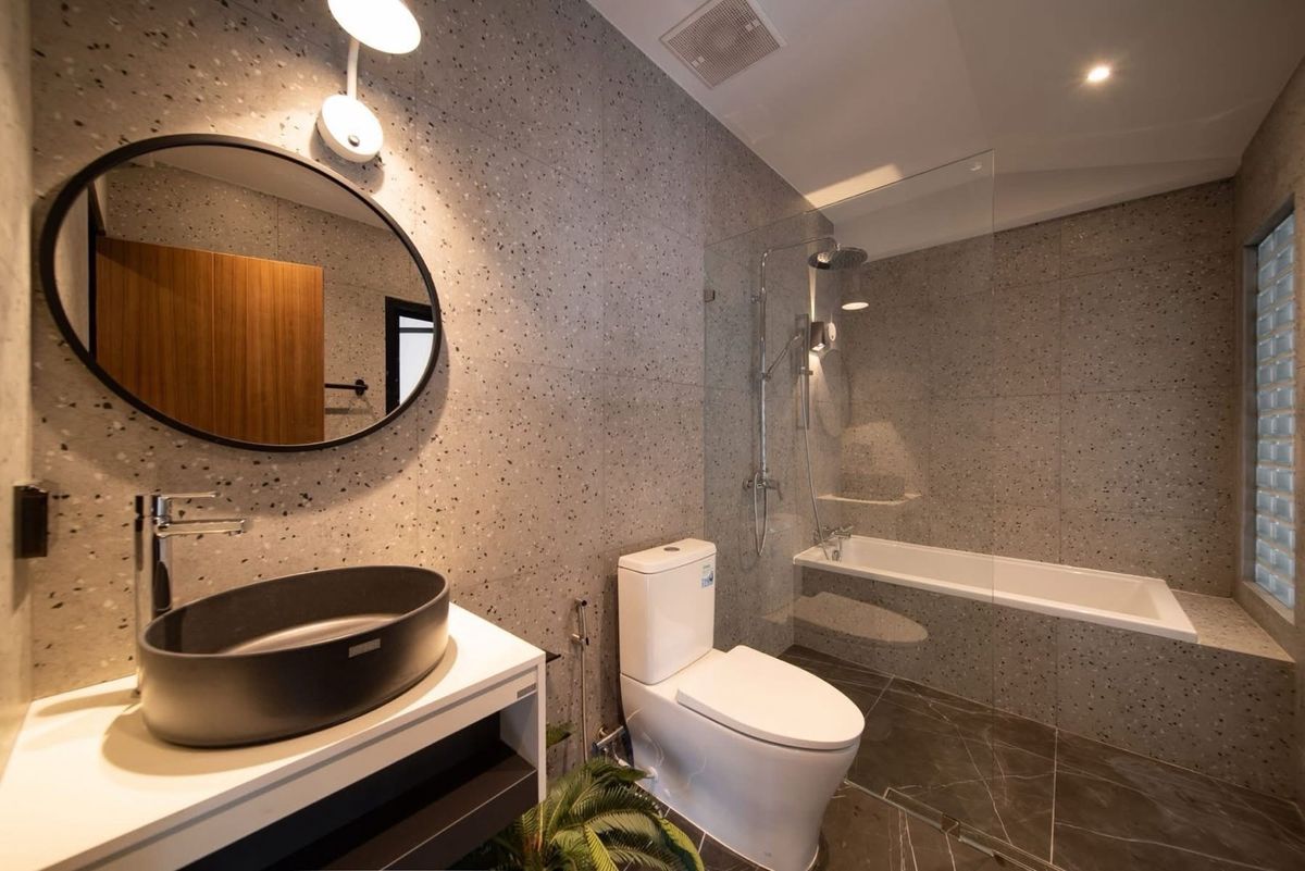 For SaleHouseOnnut, Udomsuk : 📢👇Sell with tenant til july 26
One of the most sought after area in Bangkok, easily traveling to Ekamai-Thonglor , near exit and entrance of the expressway 