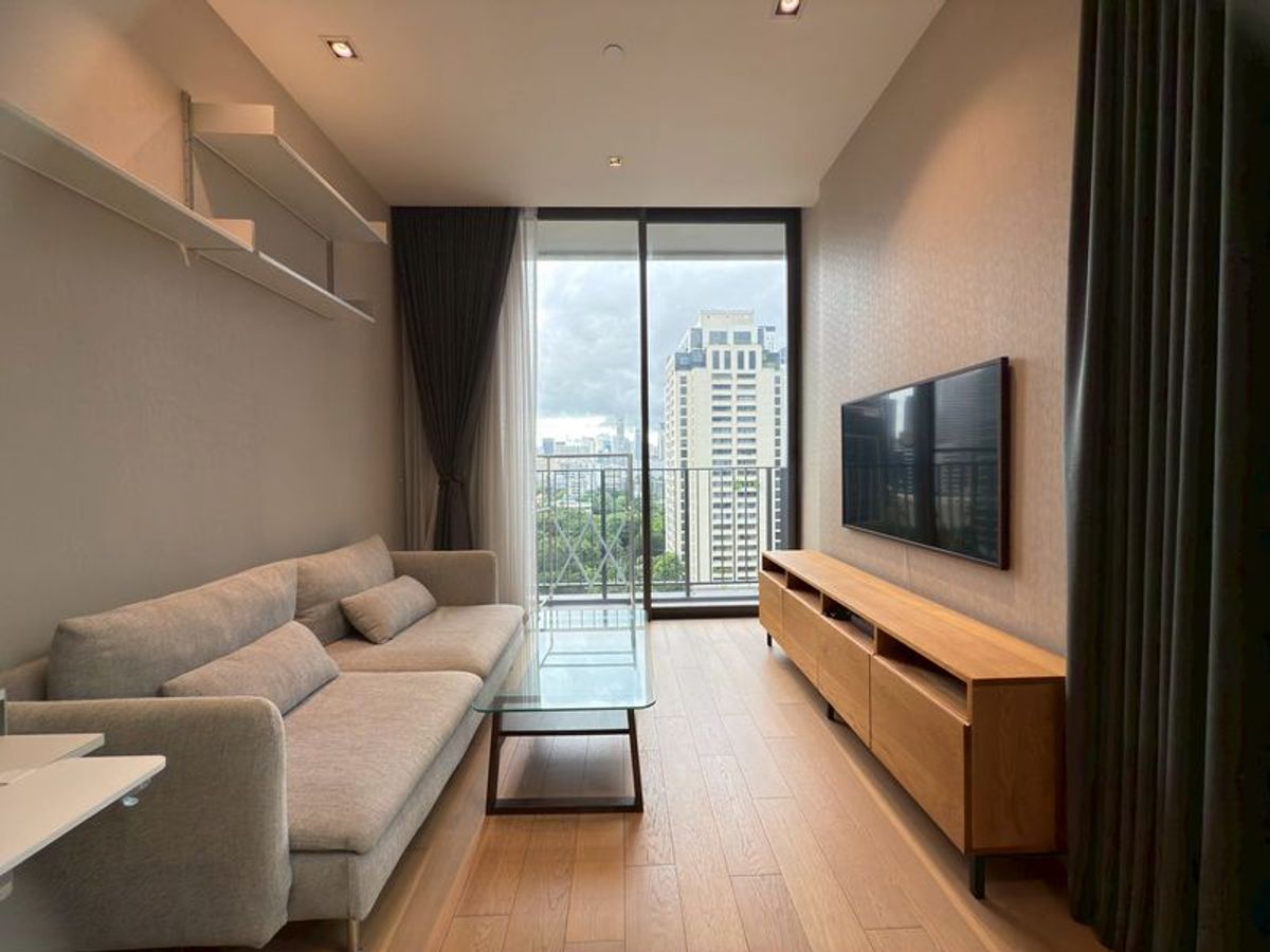 For RentCondoWitthayu, Chidlom, Langsuan, Ploenchit : 28 Chidlom Condo near BTS Chidlom, in the heart of Bangkok, surrounded by high-end shopping malls such as Central Chidlom, Central Embassy, ​​1 large bedroom for rent 55k