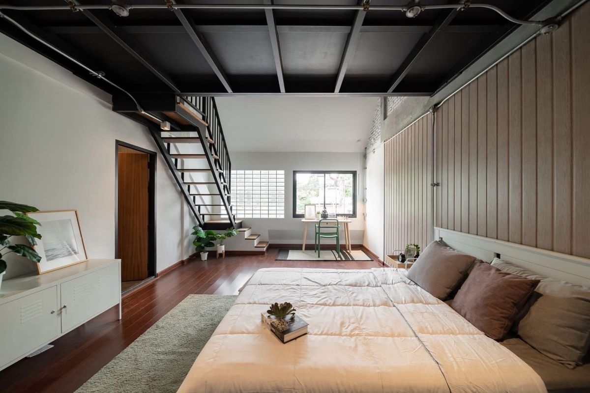 For SaleHouseOnnut, Udomsuk : 📢👇Sell with tenant til july 26
One of the most sought after area in Bangkok, easily traveling to Ekamai-Thonglor , near exit and entrance of the expressway 