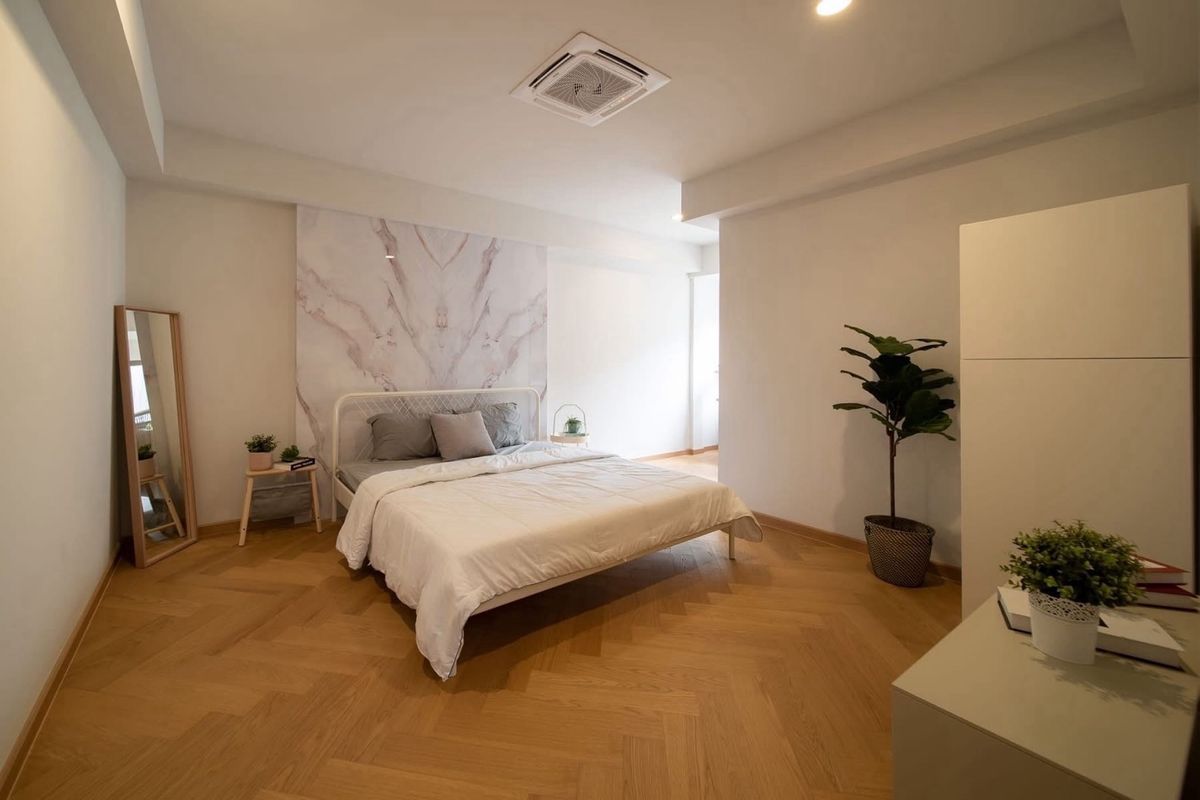 For SaleHouseOnnut, Udomsuk : 📢👇Sell with tenant til july 26
One of the most sought after area in Bangkok, easily traveling to Ekamai-Thonglor , near exit and entrance of the expressway 