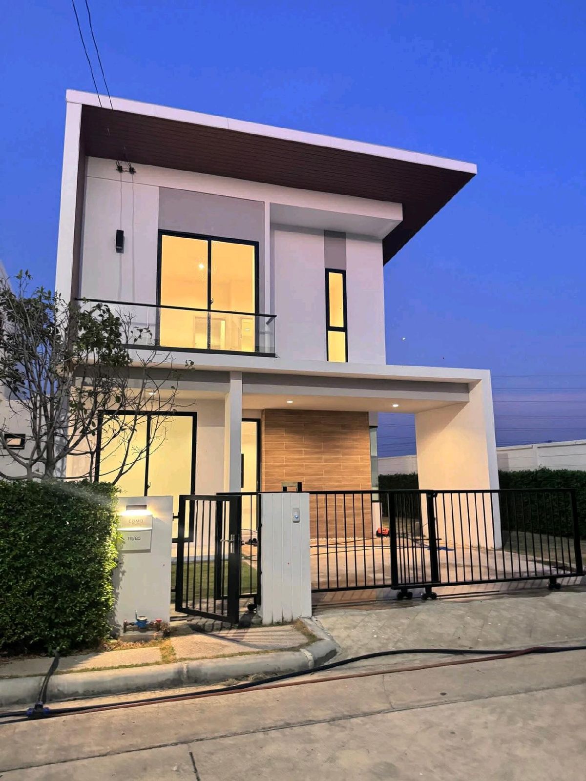 ให้เช่าบ้านบางนา แบริ่ง ลาซาล : 🏡 ให้เช่า COMO Bianca II  บ้านหลังมุม หลังใหม่ ไม่เคยปล่อยเช่า ใกล้ห้างเมกาบางนาและวงแหวนกาญจนาภิเษกเพียง 2 - 3 km  🚘