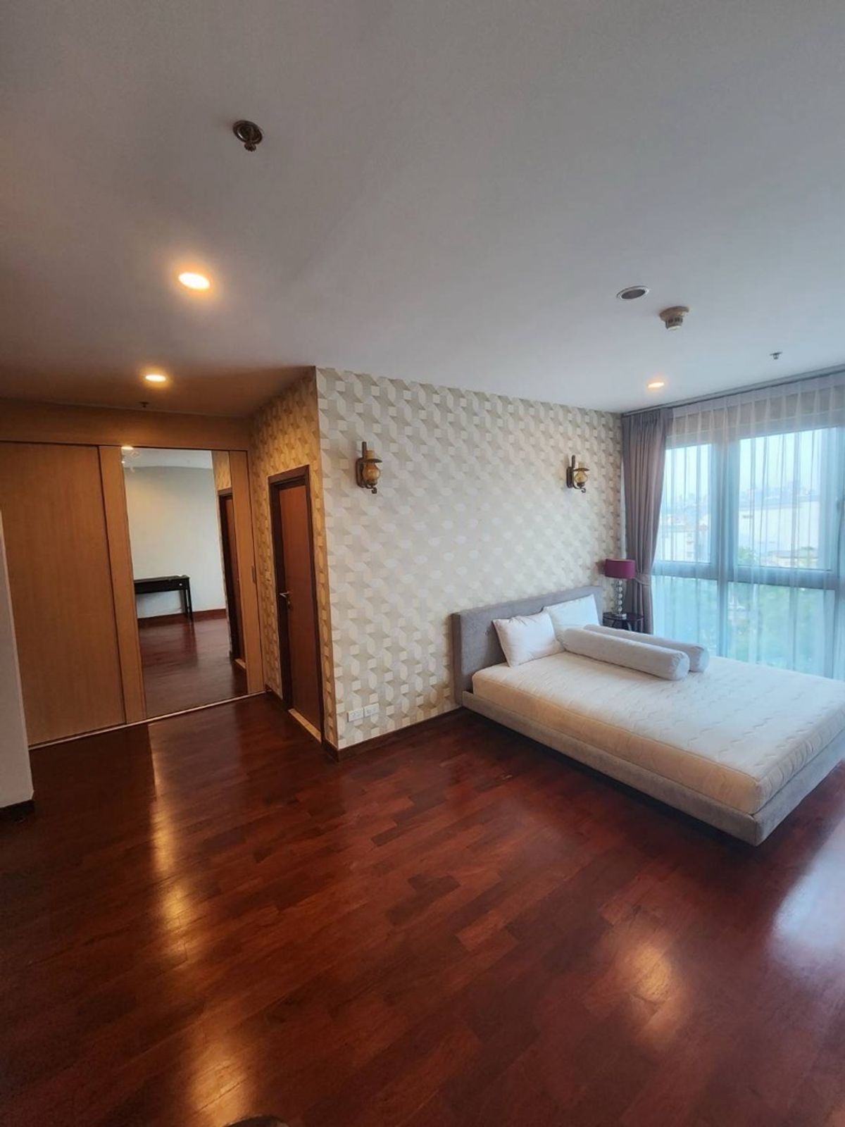 For SaleCondoSathorn, Narathiwat : 📢👇Sell with tenant til 31 July  2026.  Condo for Sale in a Prime Location! Ideal for families or investors, just minutes from BTS Chong Nonsi and Central Rama 3.