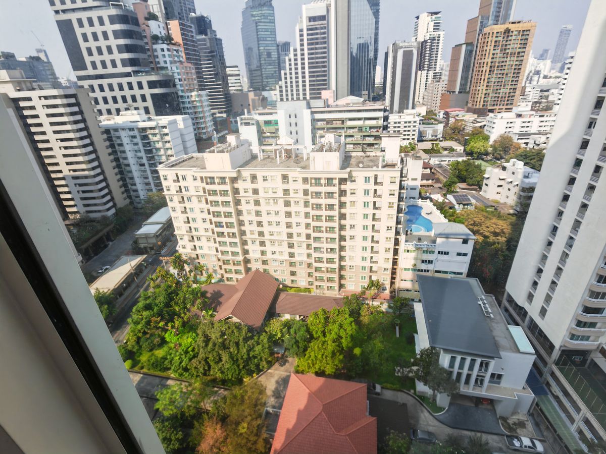 CondoSukhumvit, Asoke, Thonglor : Urgent sell 1 Bed Newly Renovated Baan Siri 24, BTS Phromphong, only 10 MB