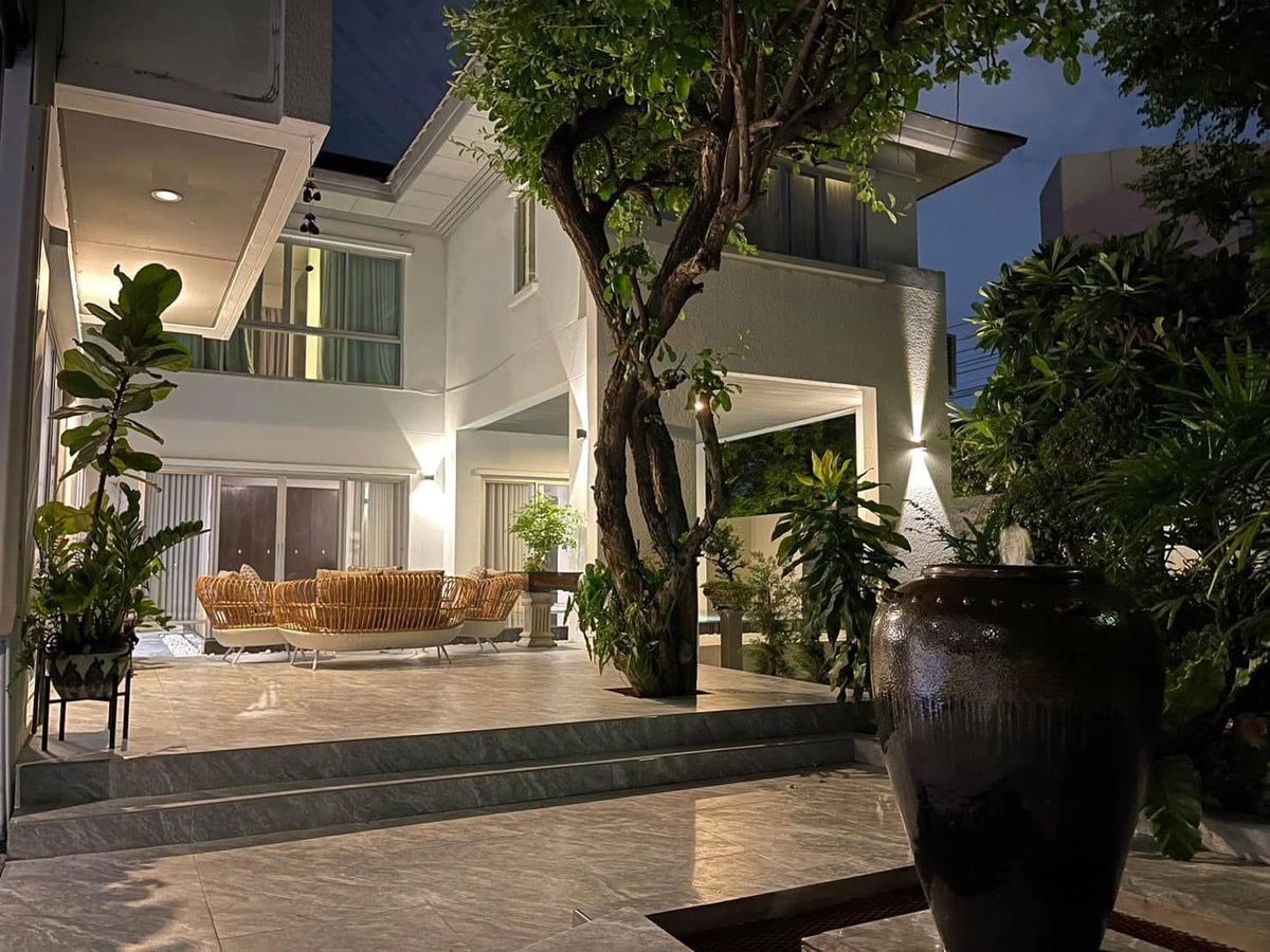 บ้านพัฒนาการ ศรีนครินทร์ : บ้านพร้อมสระส่วนตัว Noble Tara พัฒนาการ