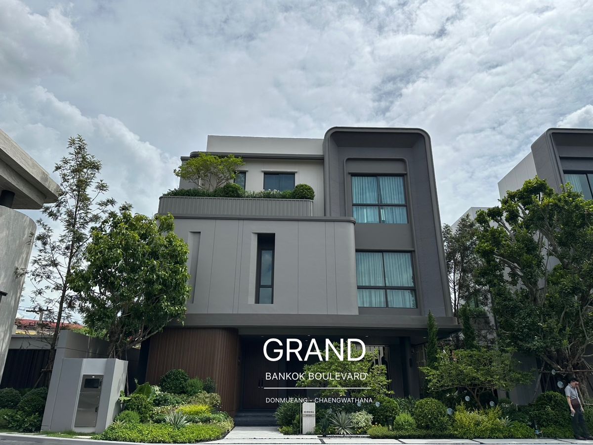 ขายบ้านแจ้งวัฒนะ เมืองทอง :  ขายบ้านหรู Grand Bangkok Boulevard ดอนเมือง - แจ้งวัฒนะ คฤหาสน์หรู 3 ชั้น สไตล์ Modern Luxury พร้อมอยู่