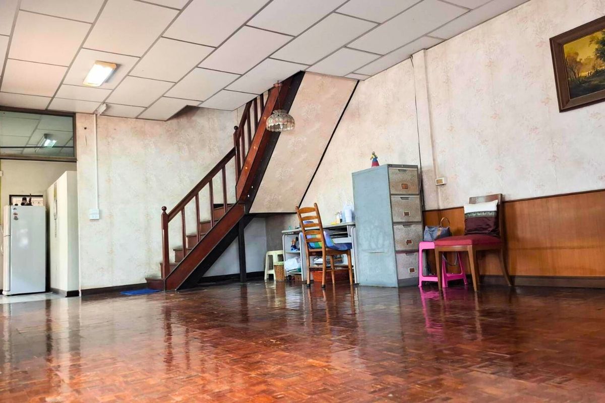 ขายทาวน์โฮมโชคชัย4 ลาดพร้าว71 : ทาวน์เฮ้าส์ 2 ชั้น หมู่บ้านเพิ่มพูน ซ.นาคนิวาส57 ใกล้เซ็นทรัลเฟสติวัล อีสต์วิลล์ โลตัส เลียบทางด่วนรามอินทรา  ลาดพร้าว ใกล้รถไฟฟ้าสายสีเหลือง สถานีโชคชัย 4 