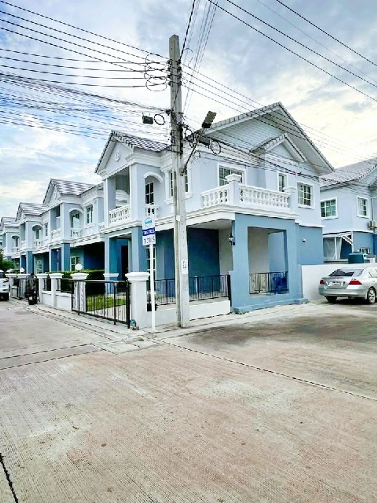 ให้เช่าบ้านบางนา แบริ่ง ลาซาล : ถ.วัดศรีวารีน้อย APL สุวรรณภูมิ5กม. บ้าน 2 ชั้น ใหม่ หลังมุม 57ตร.วา.237 ตร.ม.ม.หัวเฉียวเฉลิมพระเกียรติ 4.1 กม.3นอน 2 น้ำ