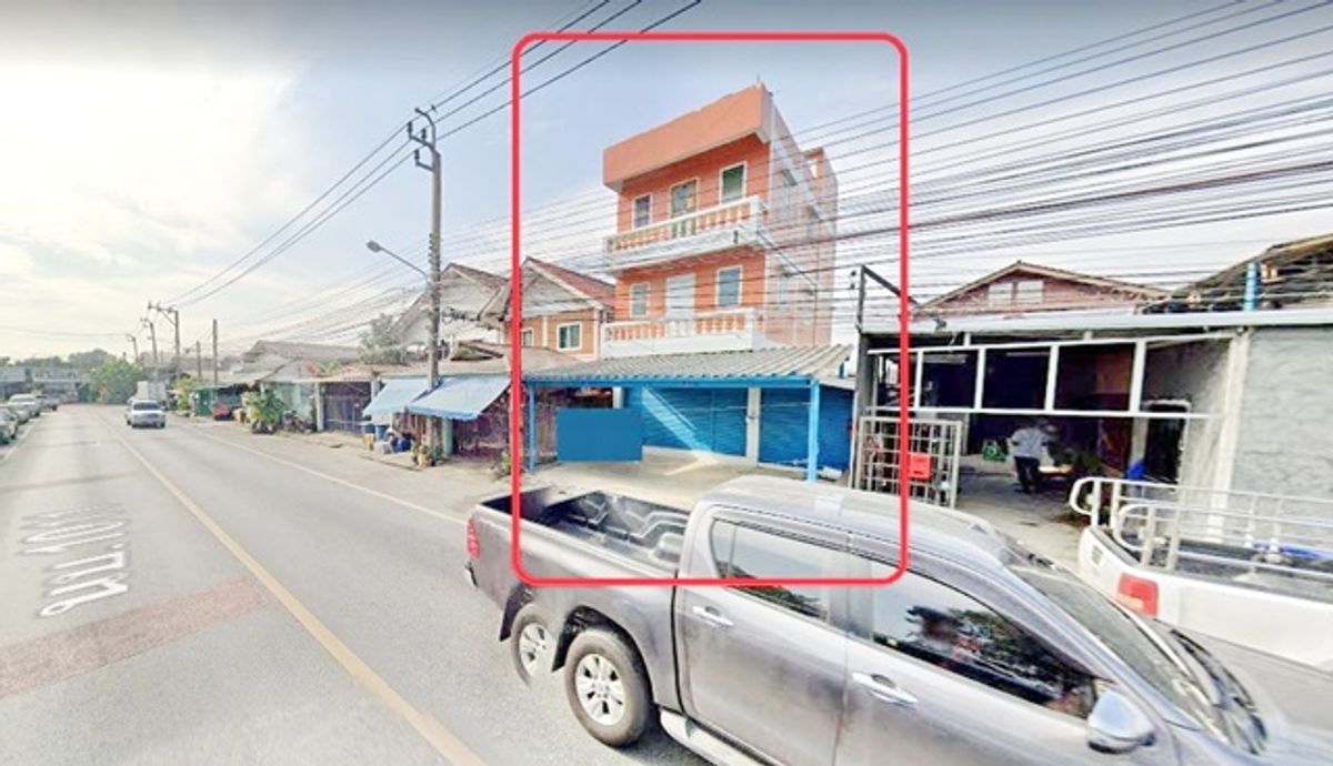 ให้เช่าอาคารพาณิชย์รัตนาธิเบศร์ สนามบินน้ำ พระนั่งเกล้า : ลดครั้งที่3 ติดถนนใหญ่ ตรงปก ตลาดพระเงิน วัดศรีประวัติ ให้เช่า โชว์รูม อาคารพาณิชย์ 3 ชั้น 2-3นอน 3น้ำ หลังคาหน้าอาคาร 27 ตรว. 2นอน 3น้ำ