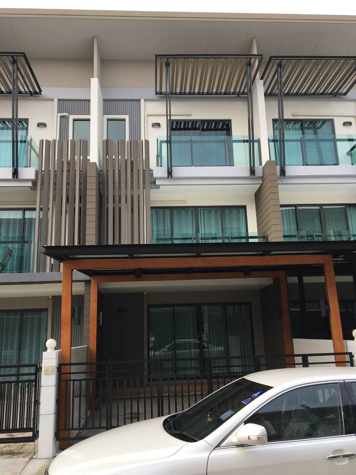 ขายทาวน์โฮมพระราม 2 บางขุนเทียน : 🏠✨ขายทาวน์โฮมแต่งหรู สภาพบ้านดีมาก! ทาวน์อเวนิวโคโคส พระราม 2 ซอย 50 ข้างเซ็นทรัลพระราม2 2จอด พร้อมเฟอร์นิเจอร์ครบ เข้าอยู่ได้ทันที! 064-974-2441