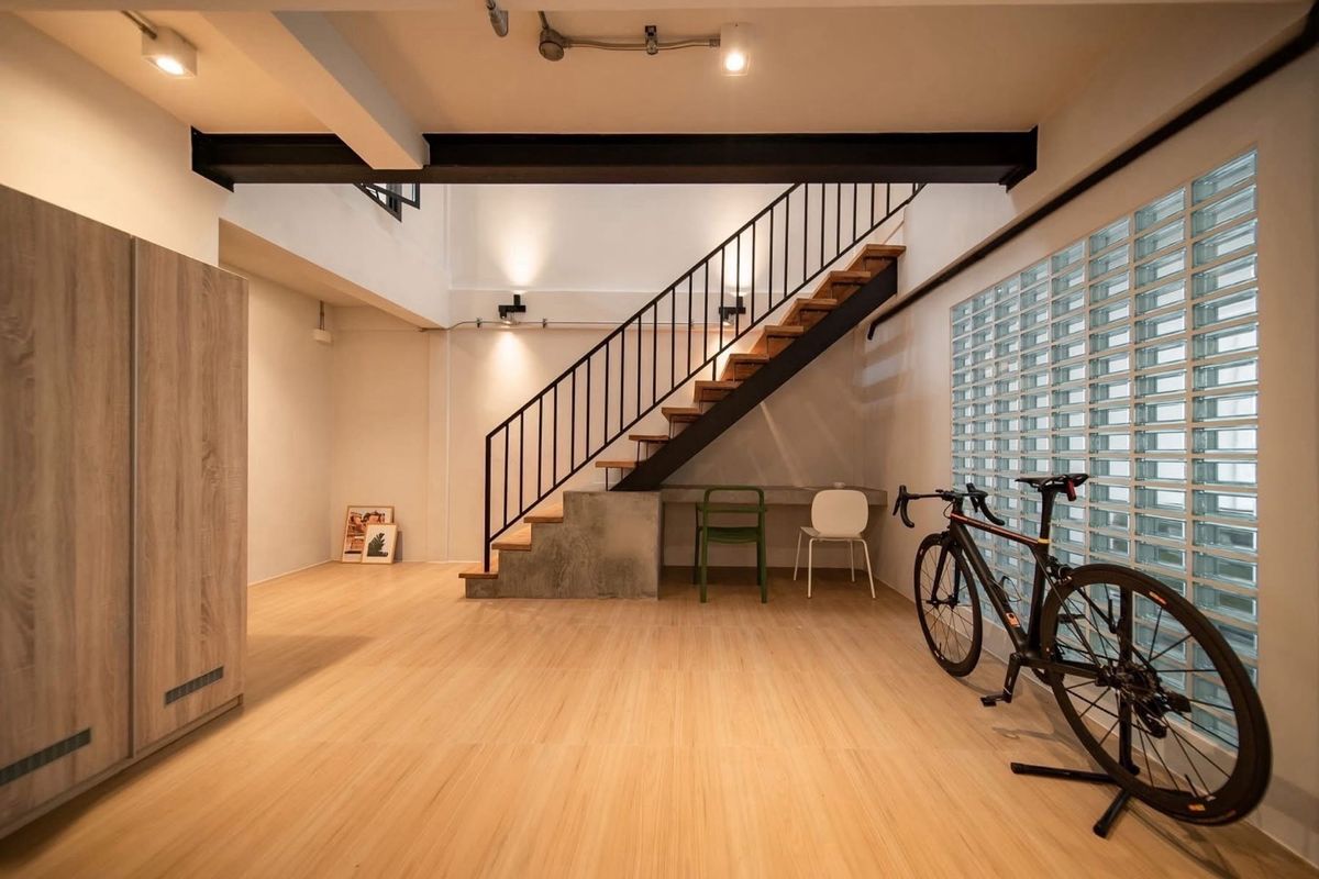 For SaleHouseOnnut, Udomsuk : 📢👇Sell with tenant til july 26
One of the most sought after area in Bangkok, easily traveling to Ekamai-Thonglor , near exit and entrance of the expressway 