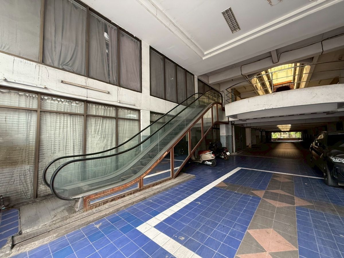 ขายอาคารพาณิชย์สยาม จุฬา สามย่าน : ขายอาคารพาณิชย์ 4 ชั้น 2 คูหา ใกล้ตลาดโบ้เบ้ ซอยวัดบรมนิวาส แยก2 เหมาะลงทุน