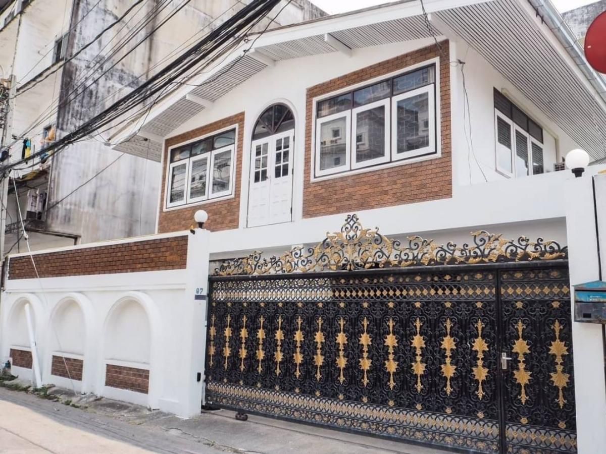 ให้เช่าบ้านรัชดา ห้วยขวาง : 📣ให้เช่า‼️ บ้านเดี่ยวรีโนเวทใหม่ 🏡 ใกล้MRTสุทธิสาร🚆 500 เมตร 📍ซ.สีม่วงอนุสรณ์ ขนาด 49 ตร.ว. ราคา 50,000/เดือน 🤩