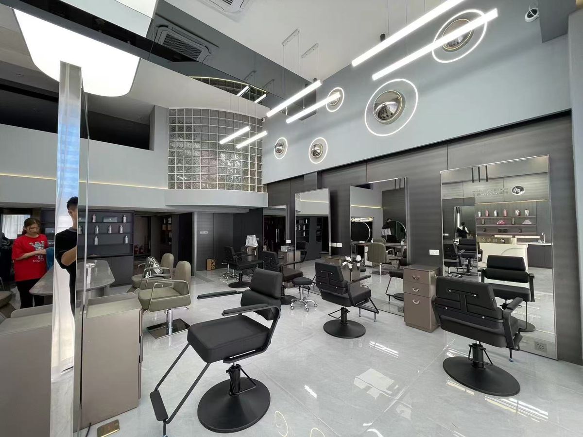 For LeaseholdRetail SpaceRama9, Petchburi, RCA : 📌 Announcement for rent/lease the barber shop