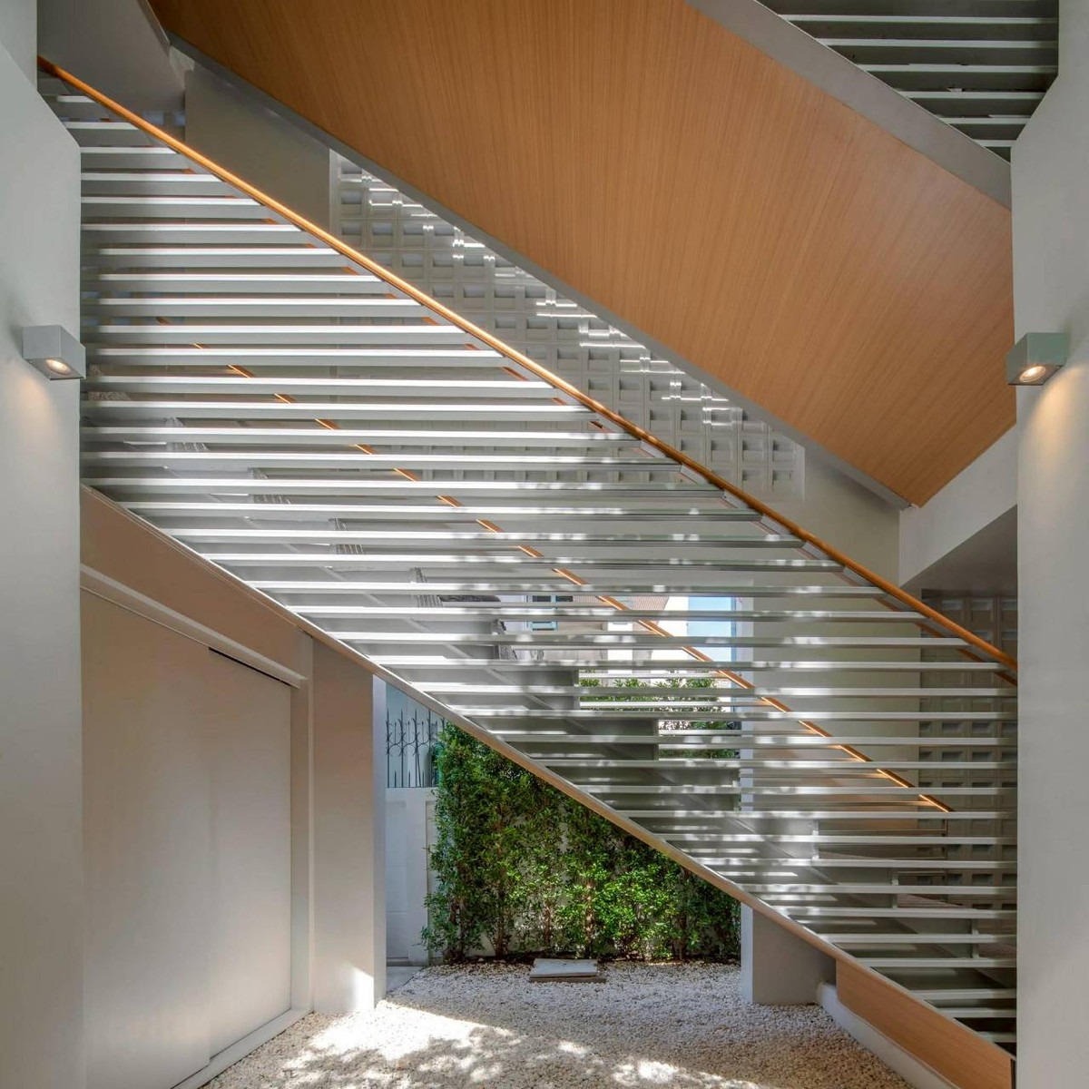 ขายสำนักงานสุขุมวิท อโศก ทองหล่อ : 🏢 อาคารสำนักงานให้เช่า / ขาย – สุขุมวิท 62 (RB893)