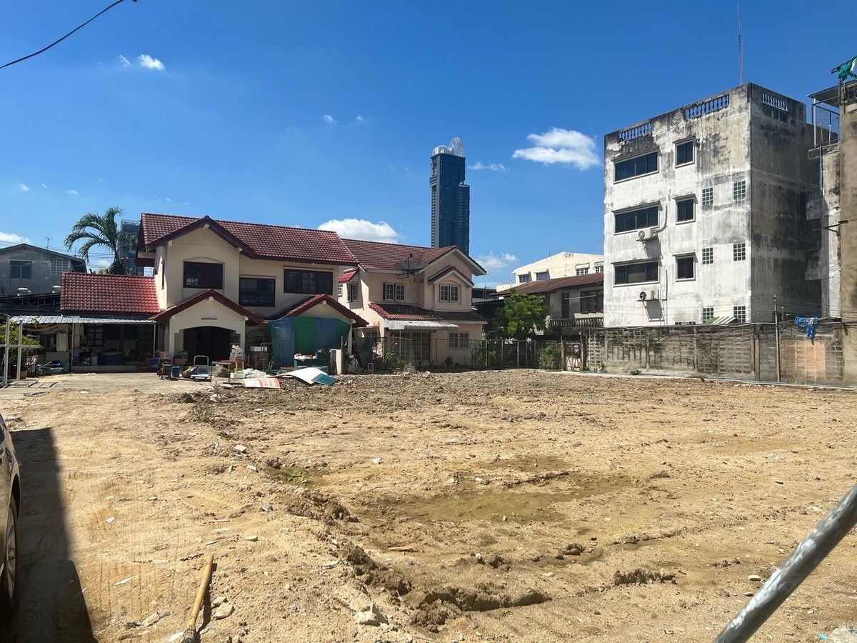 For SaleLandRama3 (Riverside),Satupadit : 📢Beautiful square-shaped land plot in the heart of the city, easily accessible from multiple routes, located near Terminal 21 Rama 3.