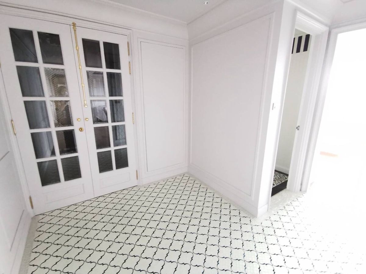 For SaleCondoSukhumvit, Asoke, Thonglor : Condo for sale, Hampton Thonglor 10, size 235 SQ.M 4 Bath 5 Bath, only 55 MB !! Contact 086-795-9997 (Jimmy)