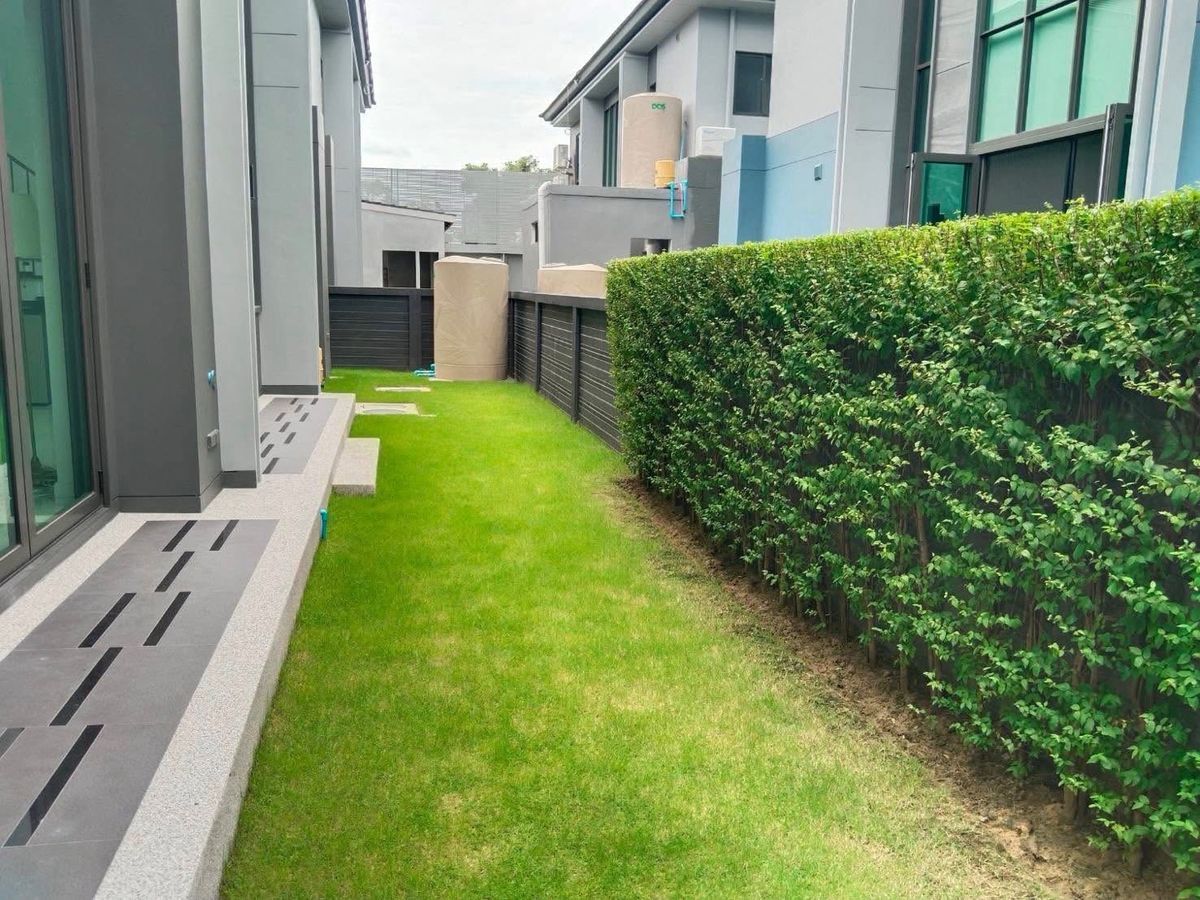 For RentHousePattanakan, Srinakarin : Setthasiri, Bangkok Kita 2, size 294 SQ.M 4 Bed 4 Bath, south, only 200,000 !! Contact 086-795-9997 (Jimmy)