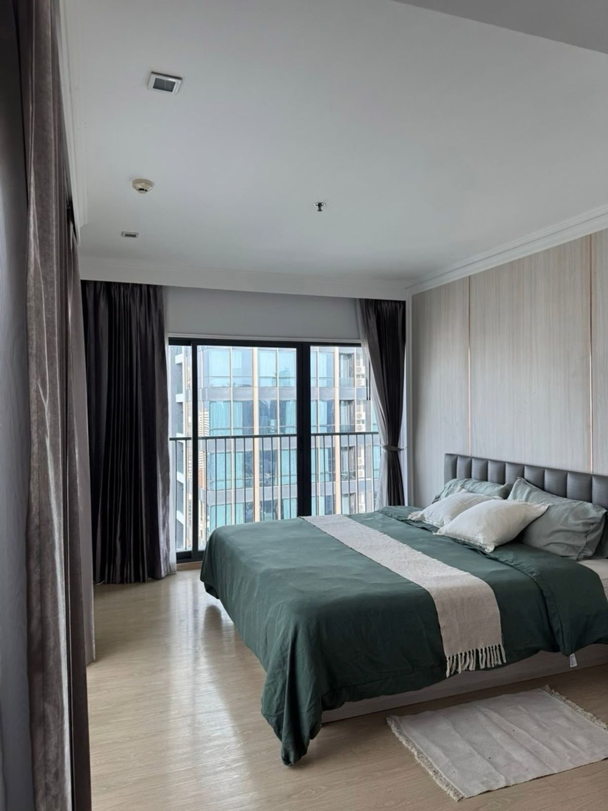 For SaleCondoSukhumvit, Asoke, Thonglor : Sell ​​NOBEL REMIX, next to BTS Thonglor, 3 bedrooms, size 167.95 SQ.M, only 33 MB. Contact 086-795-9997 (Jimmy).