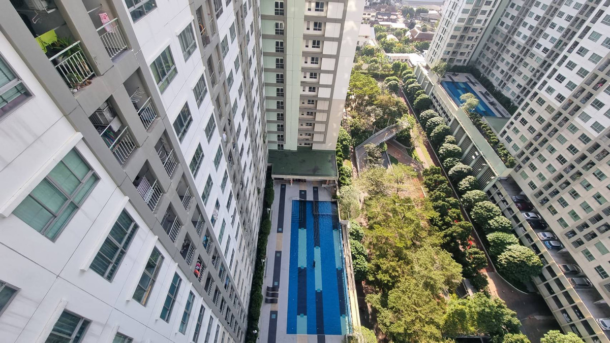 For SaleCondoPinklao, Charansanitwong : For Sale: Condo for sale, Lumpini Park Pinklao, empty room...only 1.85 million baht, Building A, swimming pool view, near Central Pinklao, Major Pinklao, convenient travel, near MRT Bang Yi Khan.